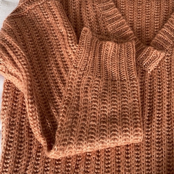 Coral Fashion on earth knit sweater. - Picture 2 of 6